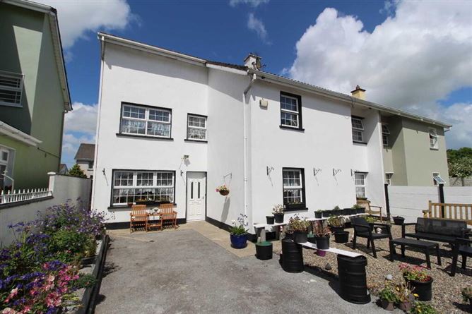 Main image for 5 Oakpark, Newcastle West, Co. Limerick