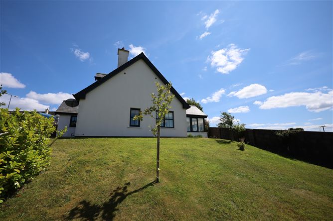 https://photos-a.propertyimages.ie/media/1/7/6/4940671/78444d00-6778-47f5-8fa8-6924eaaaaebb_l.jpg
