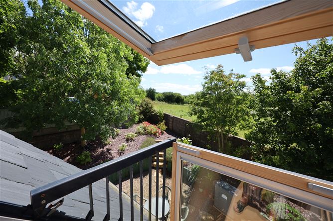 https://photos-a.propertyimages.ie/media/1/7/6/4940671/78444d00-6778-47f5-8fa8-6924eaaaaebb_l.jpg