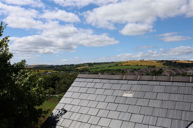https://photos-a.propertyimages.ie/media/1/7/6/4940671/78444d00-6778-47f5-8fa8-6924eaaaaebb_l.jpg