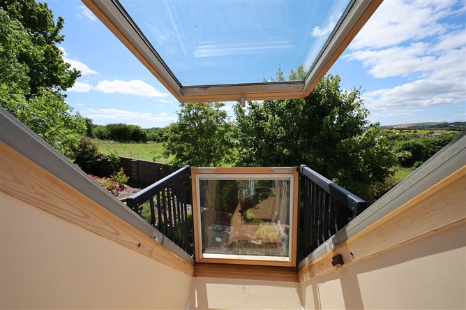 https://photos-a.propertyimages.ie/media/1/7/6/4940671/78444d00-6778-47f5-8fa8-6924eaaaaebb_l.jpg