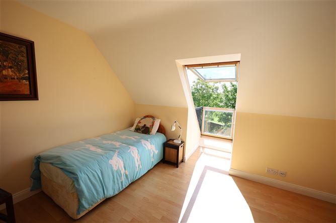https://photos-a.propertyimages.ie/media/1/7/6/4940671/78444d00-6778-47f5-8fa8-6924eaaaaebb_l.jpg