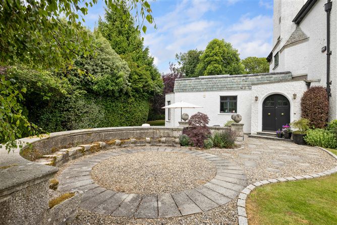 Kilteragh House, 6 Kilteragh Pines, Foxrock, Dublin 18
