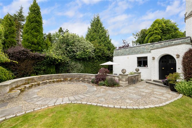 Kilteragh House, 6 Kilteragh Pines, Foxrock, Dublin 18