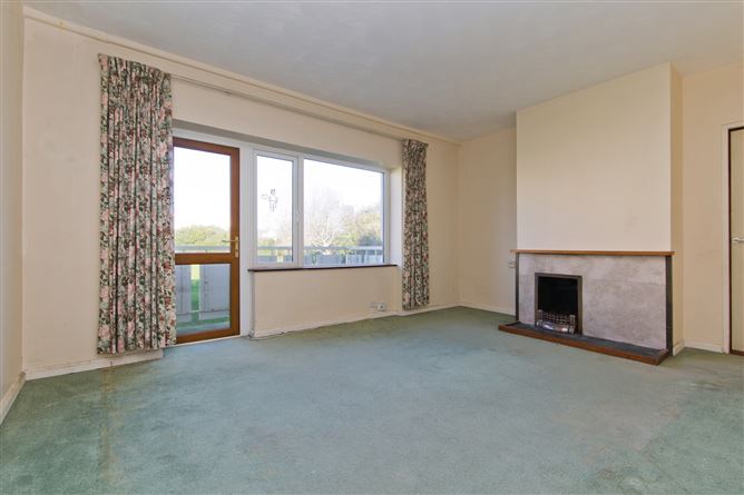 Photo 4 of 13 — 10 Hibernia, De Vesci Court, Monkstown, Co. Dublin
