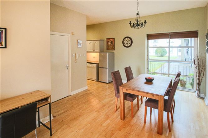 10 Marymount, Carrick-On-Shannon, Co. Leitrim
