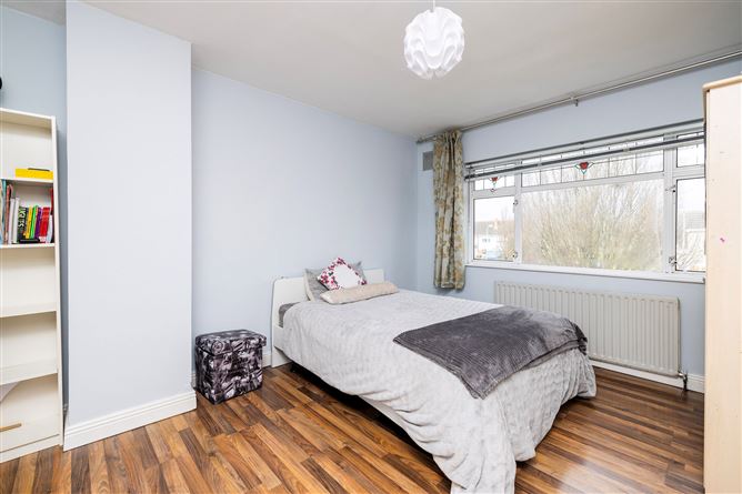 5 Crestfield Drive, Whitehall, Dublin 9