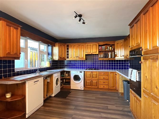 12.00, 54 Glenburren Park, Tuam Road, Co. Galway