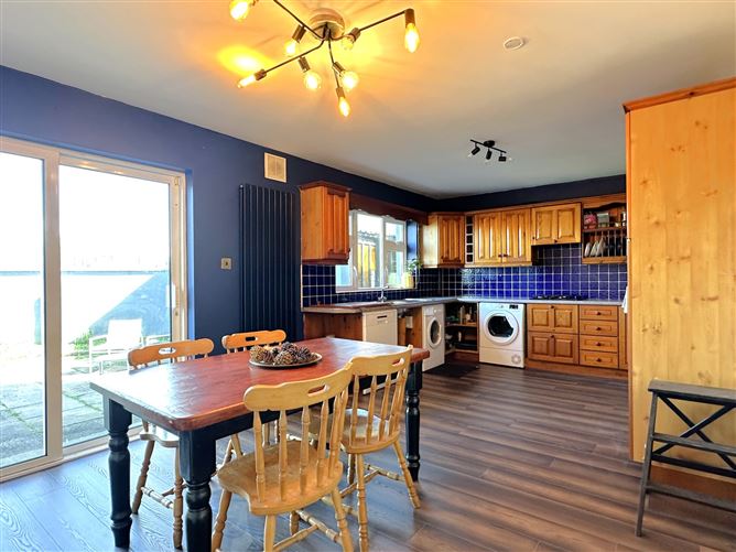 12.00, 54 Glenburren Park, Tuam Road, Co. Galway