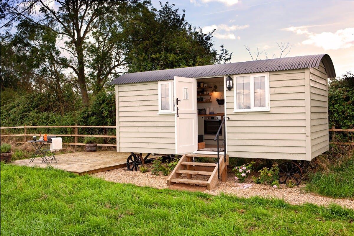 Little Lamb, Vacation Rental in Oxfordshire, England, Carswell Marsh, Oxfordshire