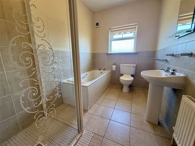 8 Sli Na Sruthan, Ballinlough, County Roscommon