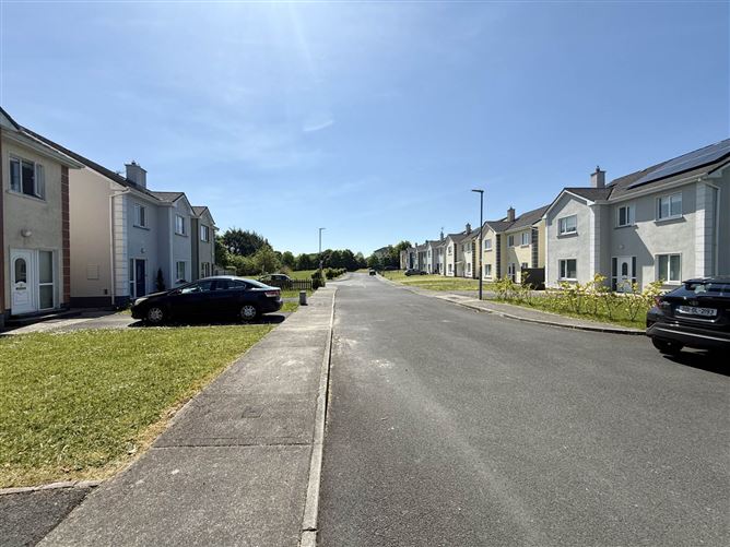 8 Sli Na Sruthan, Ballinlough, County Roscommon