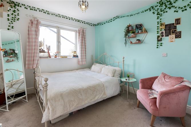 Photo 11 of 25 — 25 Diswellstown Manor, Castleknock, Dublin 15