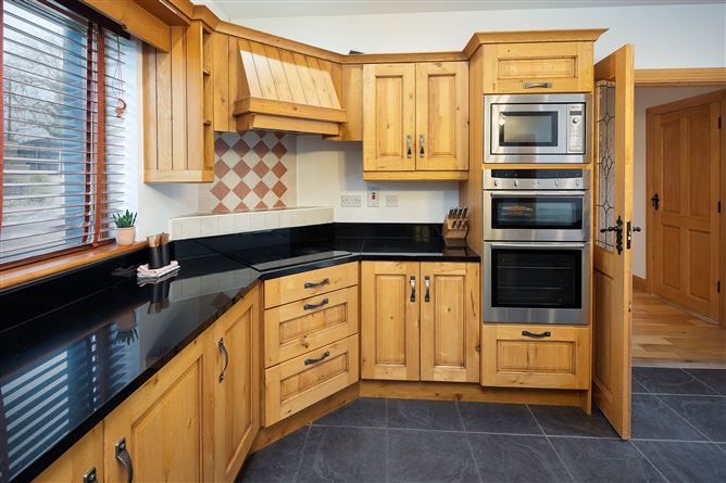 Té Anau, Ballydwyre, Cloyne, Co. Cork, Cloyne, Cork