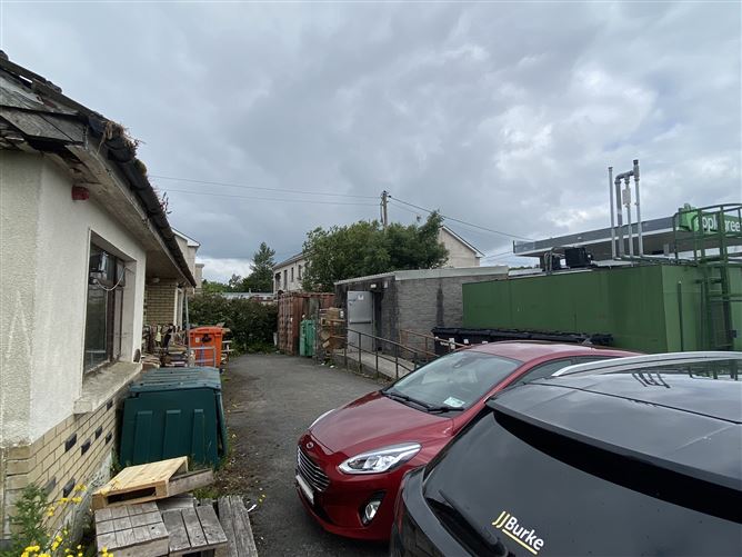 Applegreen Service Station and Bungalow, Enfield, Meath