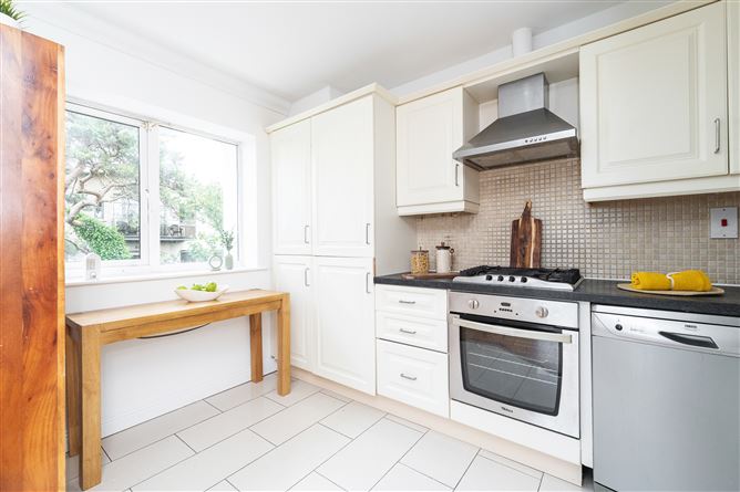 Apartment 48 Castle Lawn, Kilgobbin Wood , Sandyford, Dublin 18