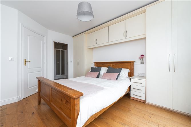 Apartment 48 Castle Lawn, Kilgobbin Wood , Sandyford, Dublin 18