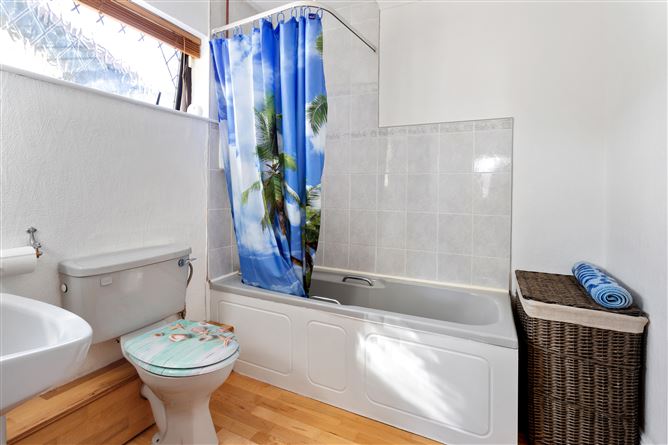 2 Broadford Rise, Ballinteer,   Dublin 16