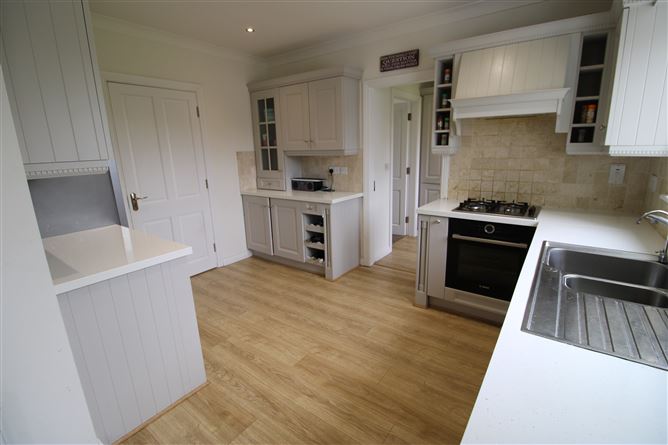 42 Castlegrounds, Corofin, Galway