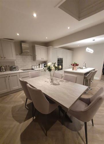 https://photos-a.propertyimages.ie/media/1/8/2/4926281/88451496-8529-4e74-94f9-0601aaeed2f1_l.jpg
