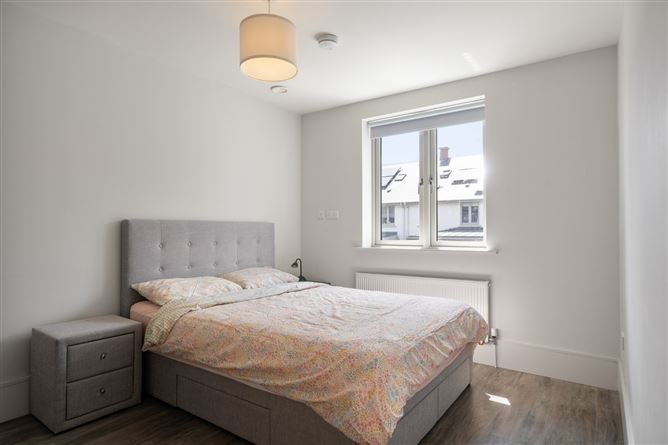 https://photos-a.propertyimages.ie/media/1/8/2/4947281/b40a6deb-5861-420a-8b32-5dfb9543a980_l.jpg