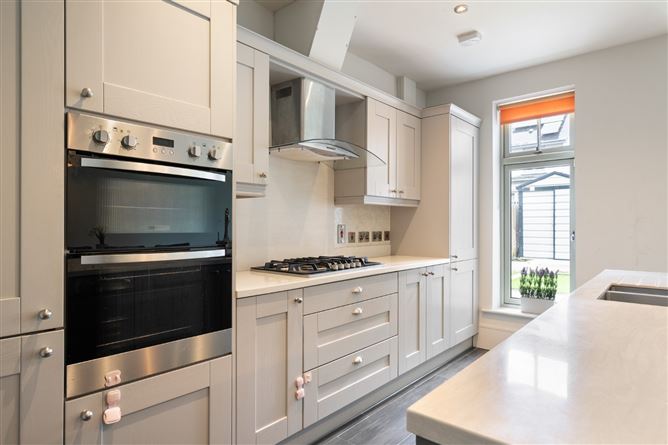 https://photos-a.propertyimages.ie/media/1/8/2/4947281/b40a6deb-5861-420a-8b32-5dfb9543a980_l.jpg