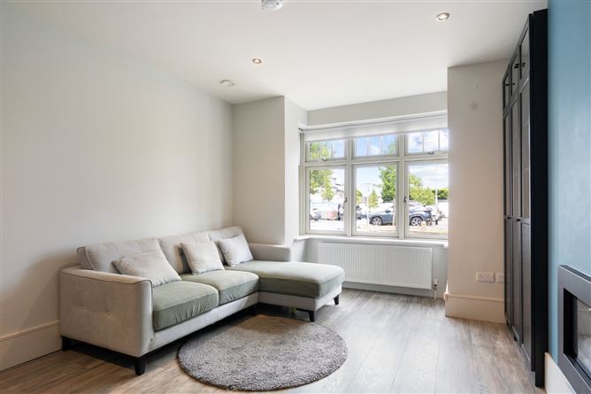https://photos-a.propertyimages.ie/media/1/8/2/4947281/b40a6deb-5861-420a-8b32-5dfb9543a980_l.jpg