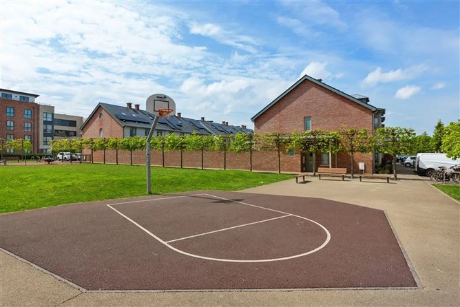 https://photos-a.propertyimages.ie/media/1/8/2/4947281/b40a6deb-5861-420a-8b32-5dfb9543a980_l.jpg