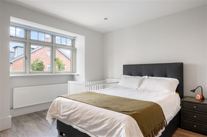 https://photos-a.propertyimages.ie/media/1/8/2/4947281/b40a6deb-5861-420a-8b32-5dfb9543a980_l.jpg