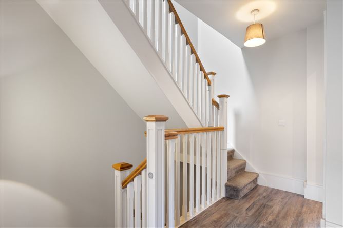 https://photos-a.propertyimages.ie/media/1/8/2/4947281/b40a6deb-5861-420a-8b32-5dfb9543a980_l.jpg