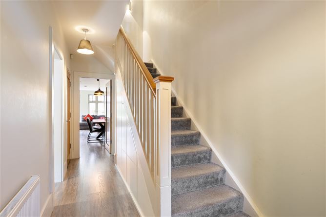 https://photos-a.propertyimages.ie/media/1/8/2/4947281/b40a6deb-5861-420a-8b32-5dfb9543a980_l.jpg