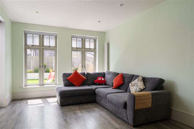 https://photos-a.propertyimages.ie/media/1/8/2/4947281/b40a6deb-5861-420a-8b32-5dfb9543a980_l.jpg