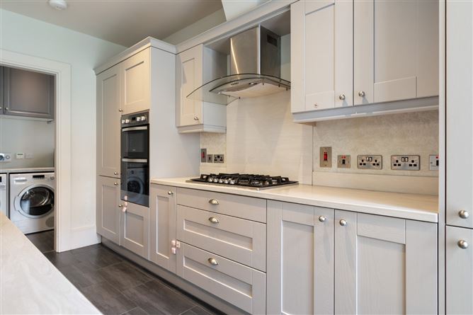 https://photos-a.propertyimages.ie/media/1/8/2/4947281/b40a6deb-5861-420a-8b32-5dfb9543a980_l.jpg