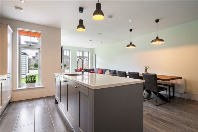 https://photos-a.propertyimages.ie/media/1/8/2/4947281/b40a6deb-5861-420a-8b32-5dfb9543a980_l.jpg