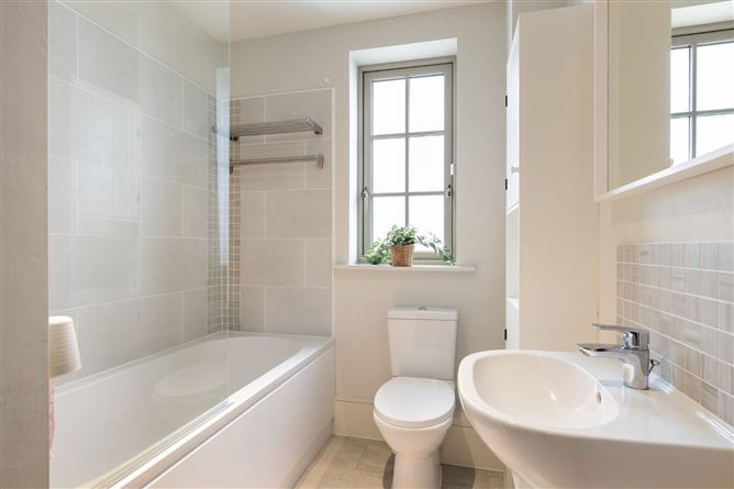 https://photos-a.propertyimages.ie/media/1/8/2/4947281/b40a6deb-5861-420a-8b32-5dfb9543a980_l.jpg