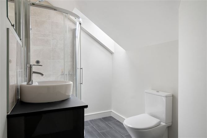 https://photos-a.propertyimages.ie/media/1/8/2/4947281/b40a6deb-5861-420a-8b32-5dfb9543a980_l.jpg