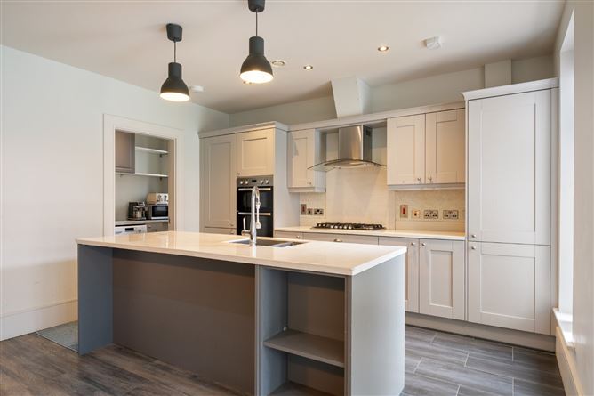 https://photos-a.propertyimages.ie/media/1/8/2/4947281/b40a6deb-5861-420a-8b32-5dfb9543a980_l.jpg