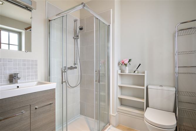 https://photos-a.propertyimages.ie/media/1/8/2/4947281/b40a6deb-5861-420a-8b32-5dfb9543a980_l.jpg