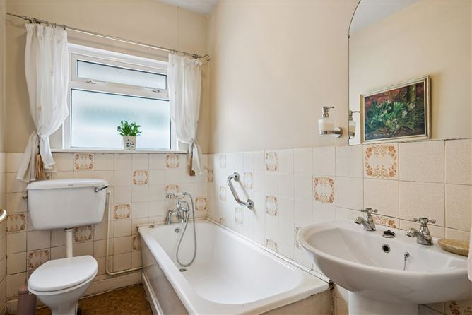 Photo 13 of 24 — 14 Ballydowd Grove, Lucan, Co. Dublin