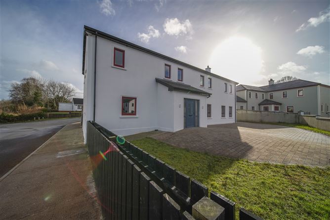 https://photos-a.propertyimages.ie/media/1/8/3/4911381/07c9daf2-a731-4da7-8460-81546eb3042e_l.jpg