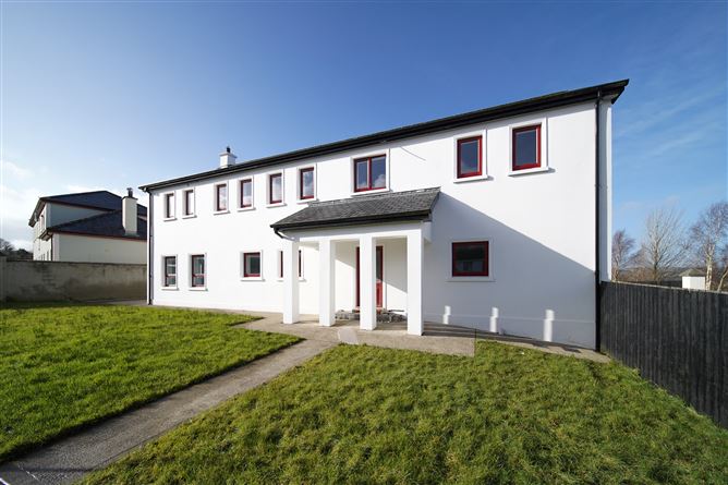 https://photos-a.propertyimages.ie/media/1/8/3/4911381/07c9daf2-a731-4da7-8460-81546eb3042e_l.jpg