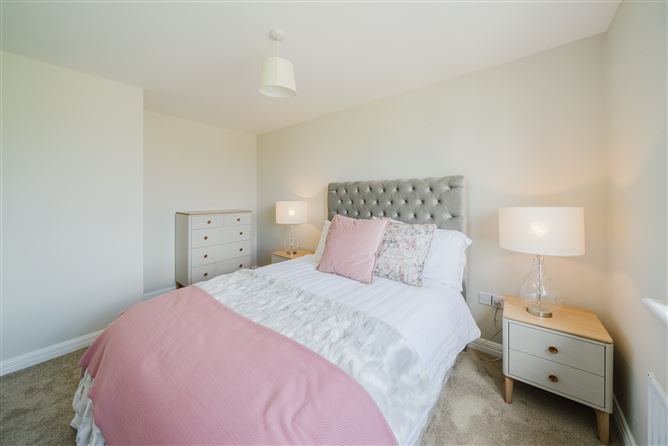 7 Carrowmore Drive, Knock, Mayo