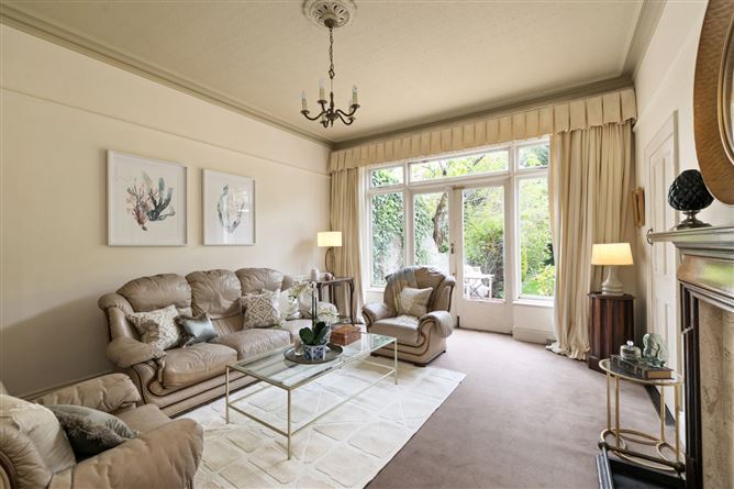 https://photos-a.propertyimages.ie/media/1/8/4/4997481/ea65e658-98dc-4c36-bffb-f61044399df8_l.jpg