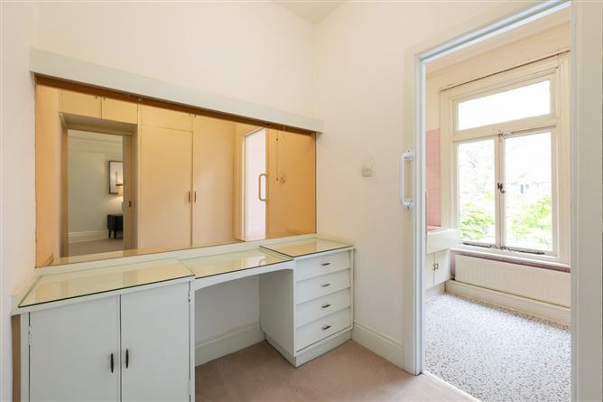 https://photos-a.propertyimages.ie/media/1/8/4/4997481/ea65e658-98dc-4c36-bffb-f61044399df8_l.jpg