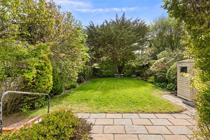 https://photos-a.propertyimages.ie/media/1/8/4/4997481/ea65e658-98dc-4c36-bffb-f61044399df8_l.jpg