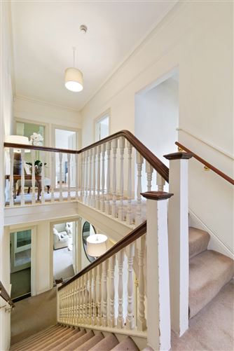 https://photos-a.propertyimages.ie/media/1/8/4/4997481/ea65e658-98dc-4c36-bffb-f61044399df8_l.jpg