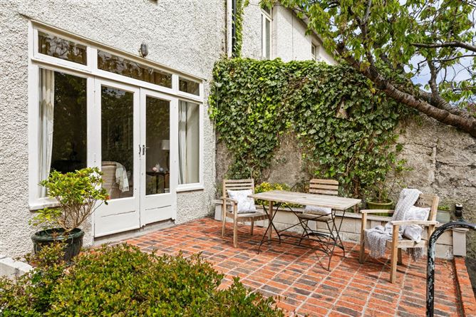https://photos-a.propertyimages.ie/media/1/8/4/4997481/ea65e658-98dc-4c36-bffb-f61044399df8_l.jpg