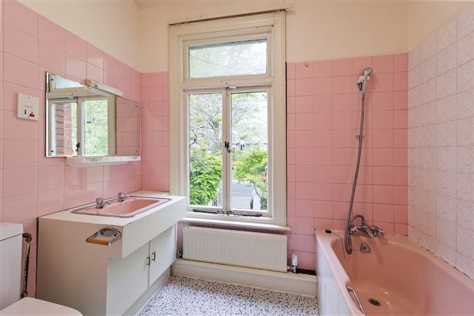 https://photos-a.propertyimages.ie/media/1/8/4/4997481/ea65e658-98dc-4c36-bffb-f61044399df8_l.jpg