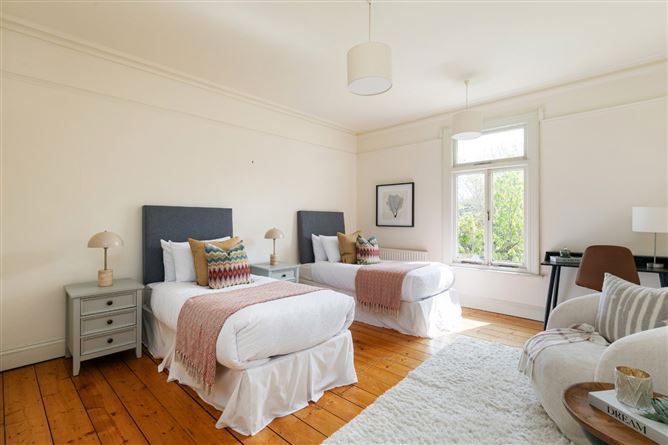 https://photos-a.propertyimages.ie/media/1/8/4/4997481/ea65e658-98dc-4c36-bffb-f61044399df8_l.jpg