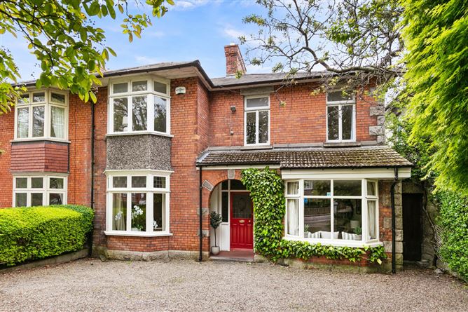 https://photos-a.propertyimages.ie/media/1/8/4/4997481/ea65e658-98dc-4c36-bffb-f61044399df8_l.jpg